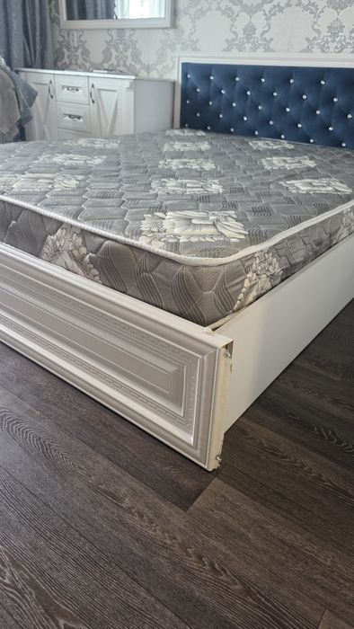 Продам спальный гарнитур