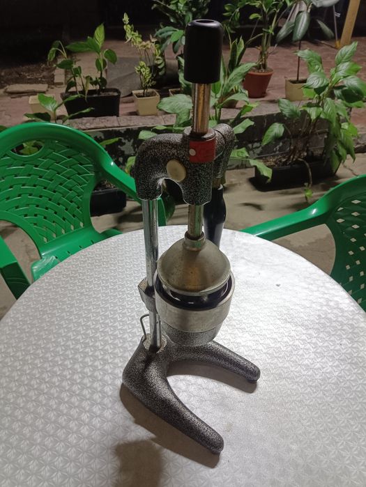 Ручная соковыжималка