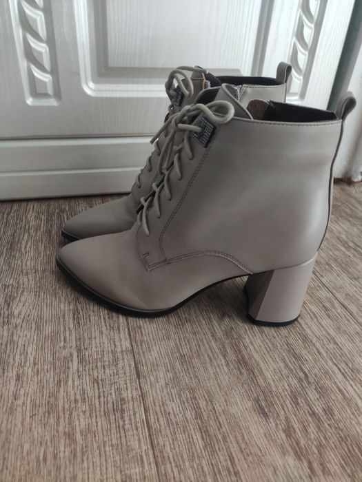 Продам сапожки цена 25