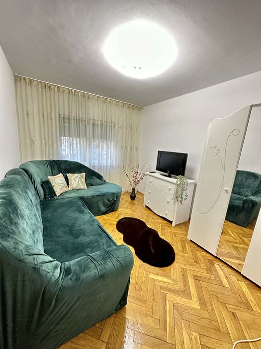 Inchiriez apartament cu 4 camere