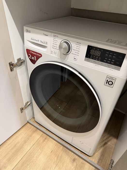 Комбинирана пералня и сушилня LG