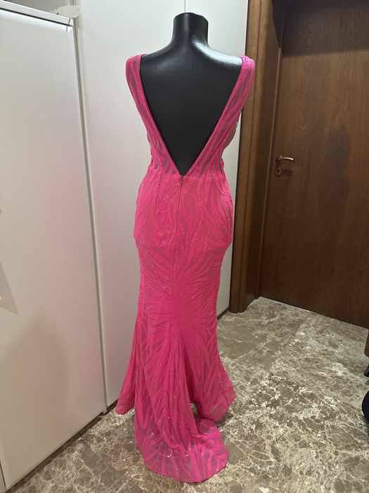 Бална рокля в цвят Barbie pink