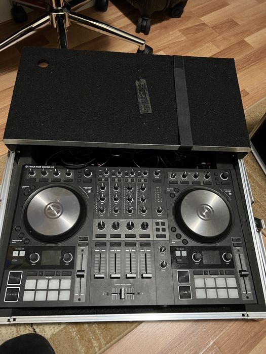 Consola DJ Traktor s4 mk3