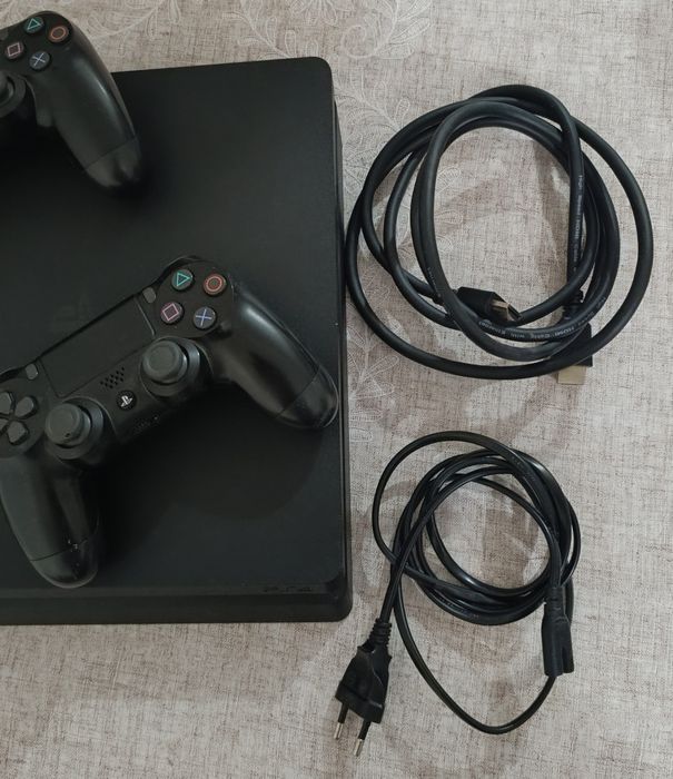 ps4 slim + 2 джостика + 3 игры