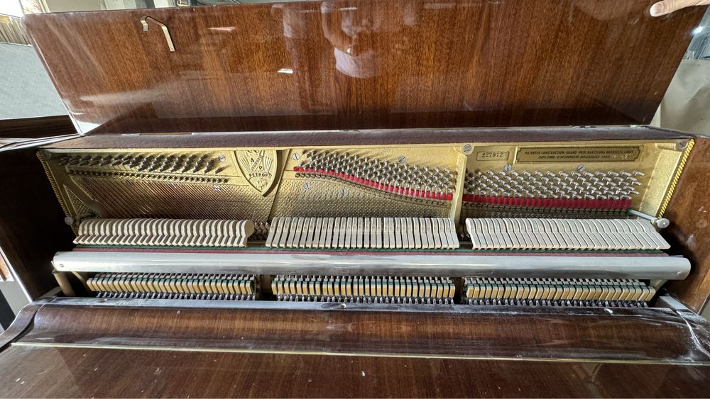 Пианино   PETROF