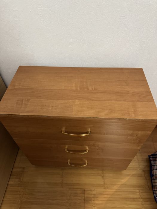 Шкаф из натурального дерева