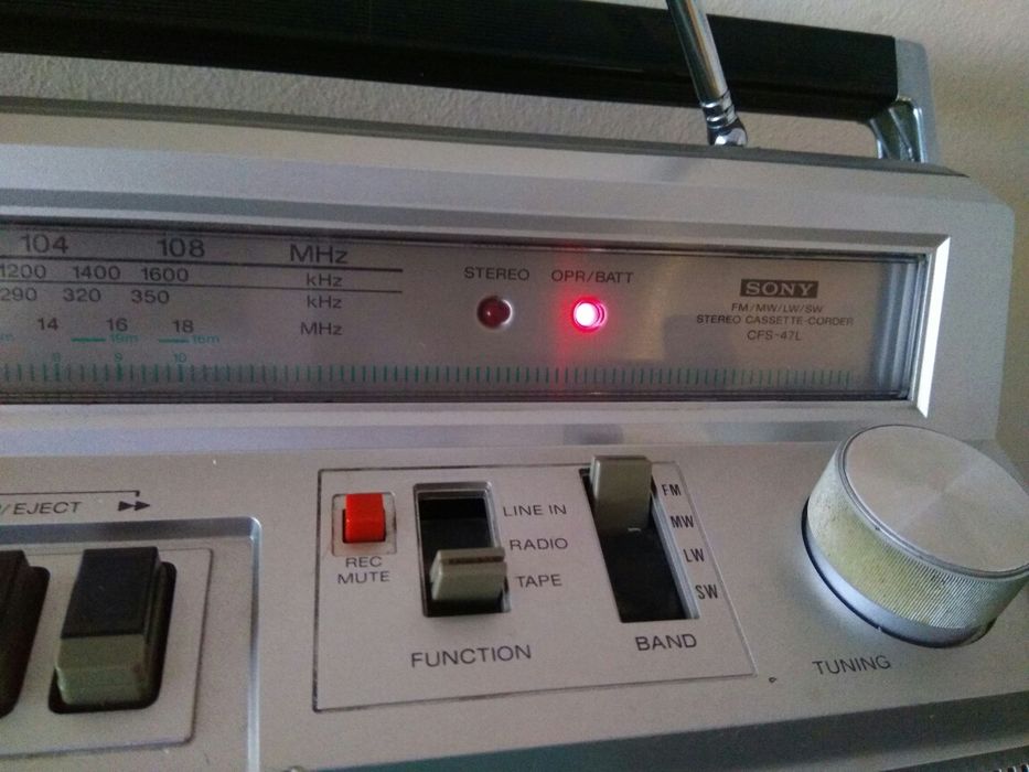 Продавам радиокасетофон Sony cfs - 47 L