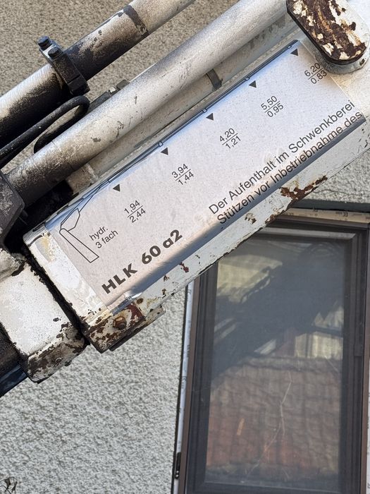 Транспортни услуги Тристранен самосвал с кран