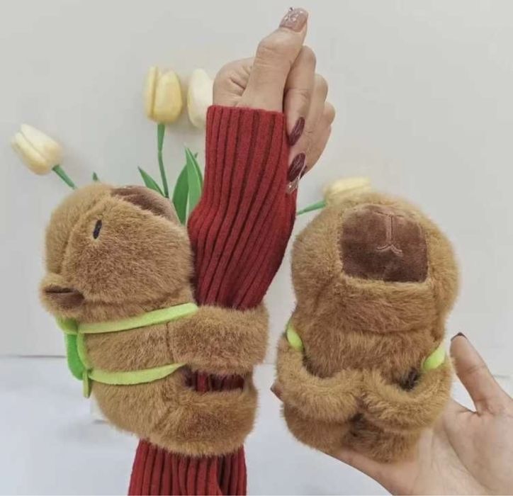 Гривна Капибара с раница Костенурка / Плюшена играчка Капибара