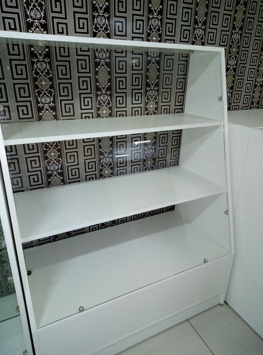 Продам витрины полки