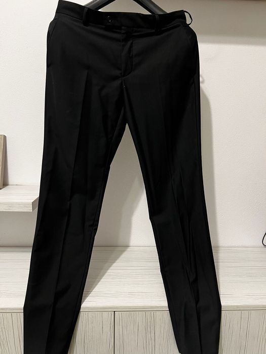 costum barbatesc slim fit ca nou