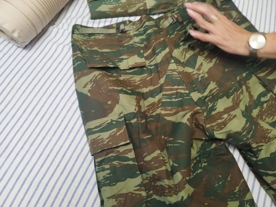 Камуфлажни панталони НОВИ,якета комплект  с елек и качулка ,Ризи