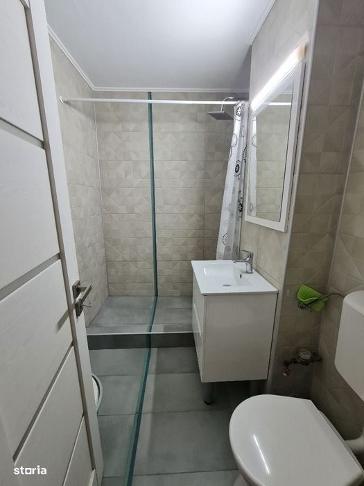 Inchiriez ap. 2 camere Decomandat Pe Bulevard Centrala,Clima.