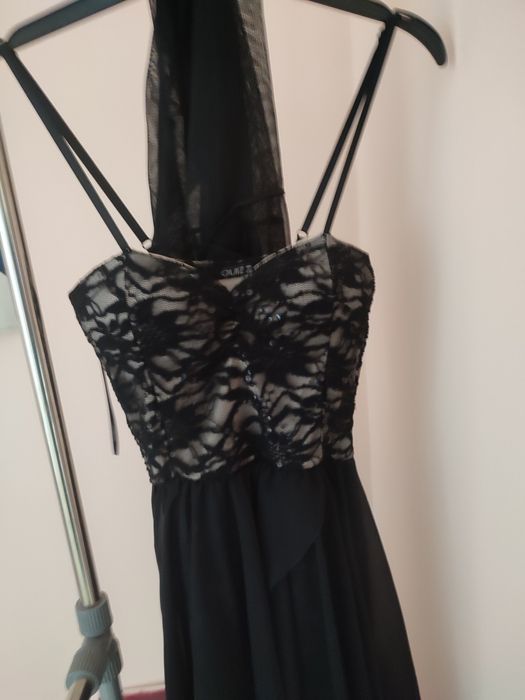 Платье нарядное со шлейфом для девочек