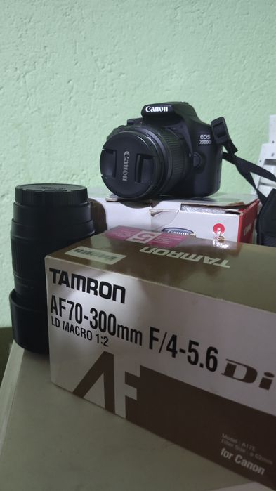 Фотоапарат Canon 2000D