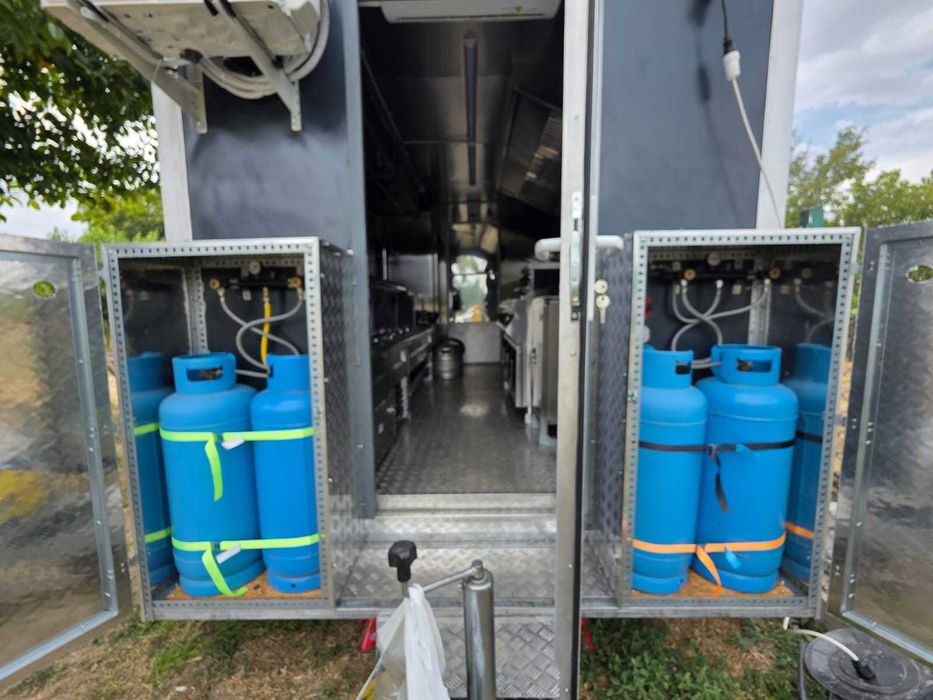 FOODTRUCK GRILL AFACERE LA CHEIE / Echipamente noi si profesionale