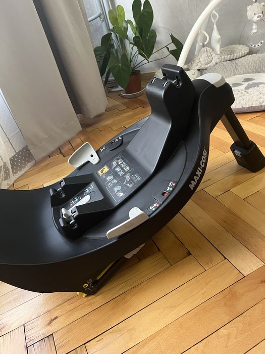 Maxi Cosi Coral 360 столче с база