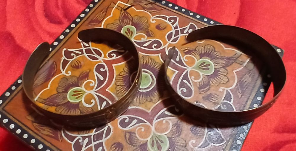 Кадимий билак узук