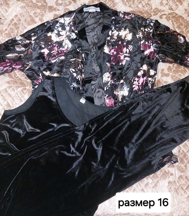 Продам костюмы женские