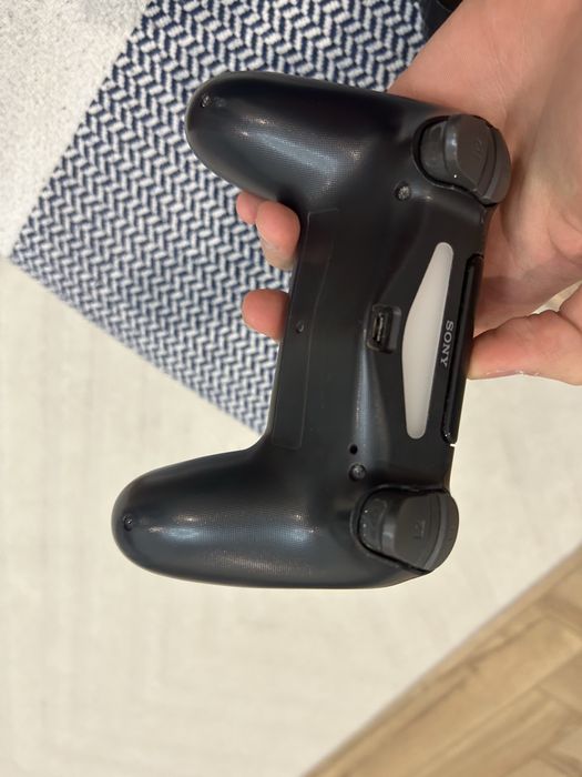 Продам джойстик PlayStation 4