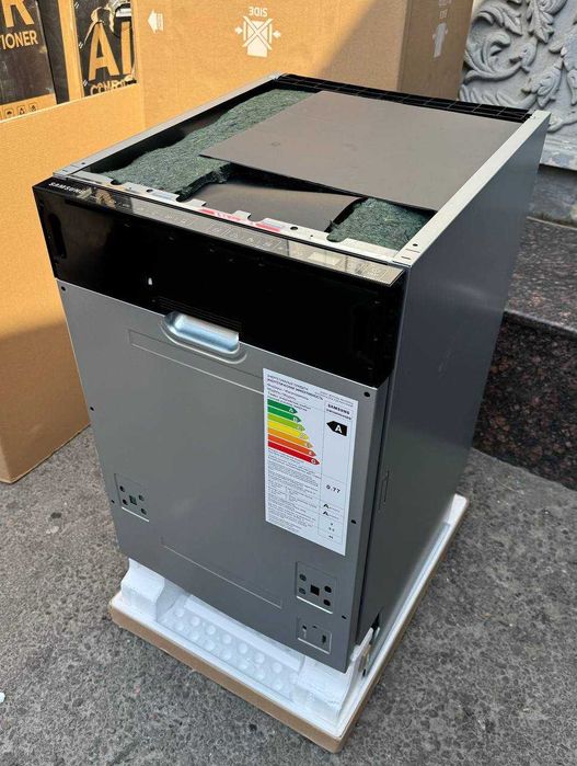 Встраиваемая посудомоечная машина Samsung DW50R4040BB