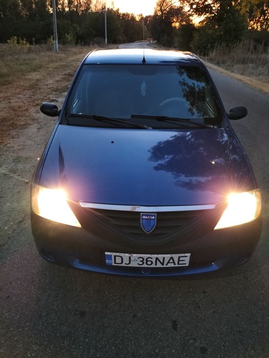 Vând Dacia Logan