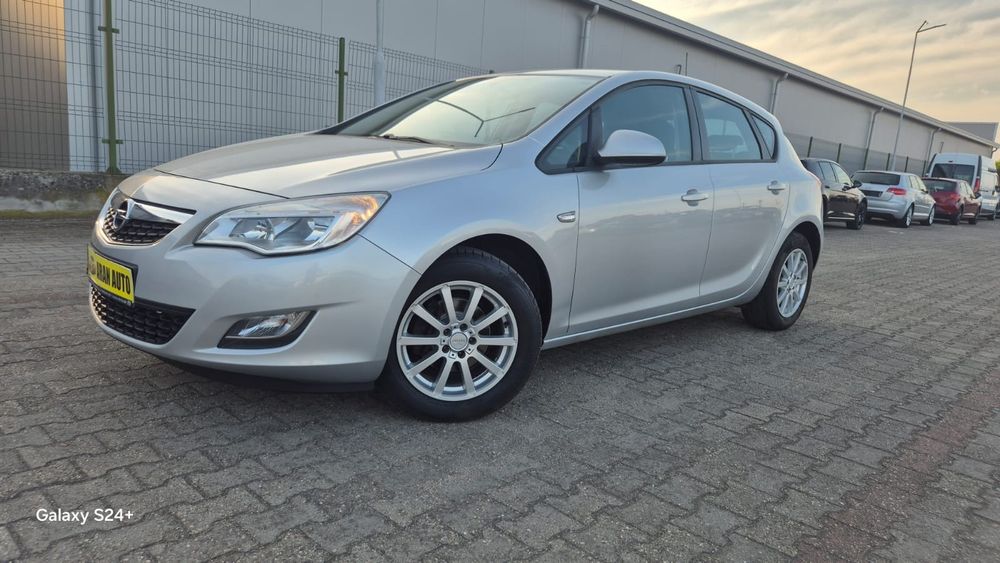 Opel Astra J - An 2011 - 1.6i 116Cp - CIV Eliberat / RAR Efectuat