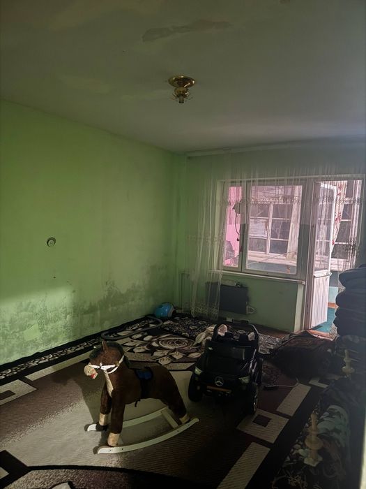 Navruz bog'i yonida 2 etajli domning ikkinchi qavatida joylashgan