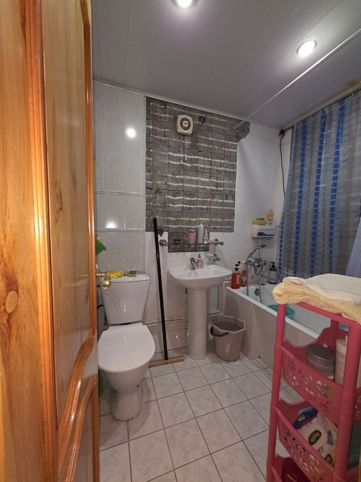 Продается 3 комнатная квартира Чиланзар 4 метро Мирзо Улугбек