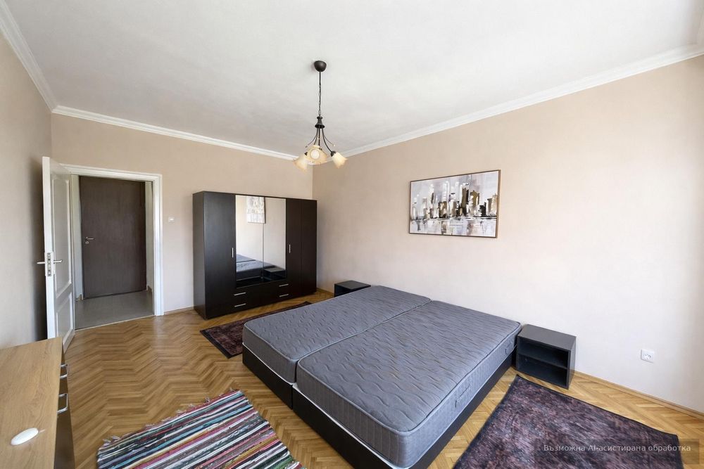 Просторен ТРИСТАЕН апартамент в район Център