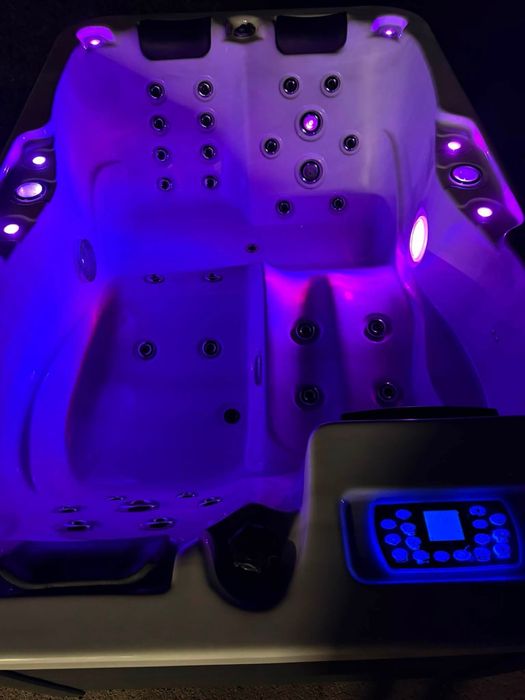 Jacuzzi spa piscină 3 persoane