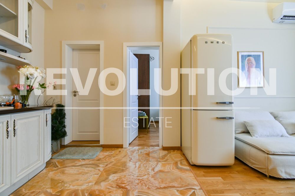 Дава се под наем Тристаен апартамент в София, Център - 55 кв.м за 860 € - Снимка #4