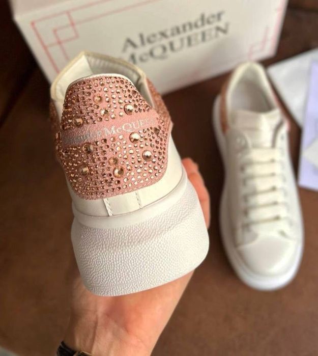 Adidasi dama Mcqueen