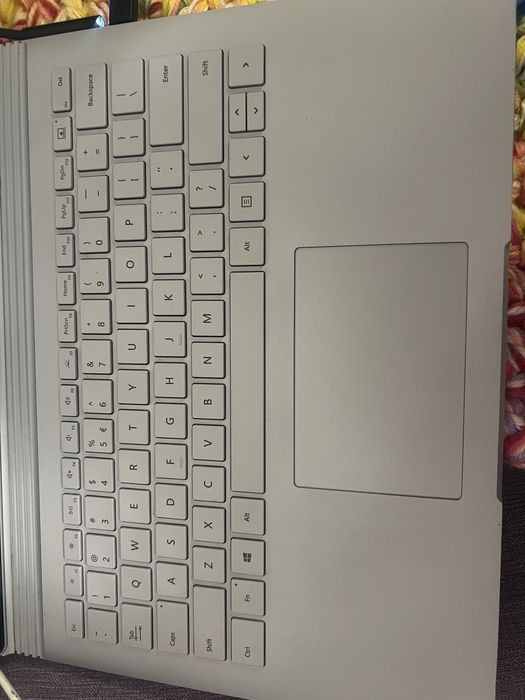 Laptop microsoft Surface book 2 gtx 1050 8gb ram 256gb ssd i7 8650u