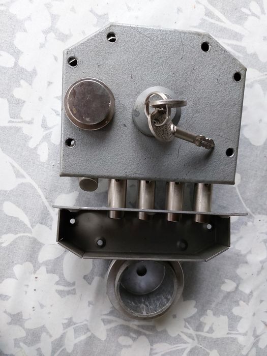 Замок для гаража, дачи и т/д