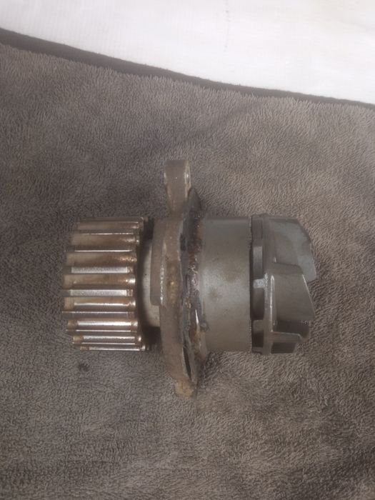 Водяной насос помпа на приору