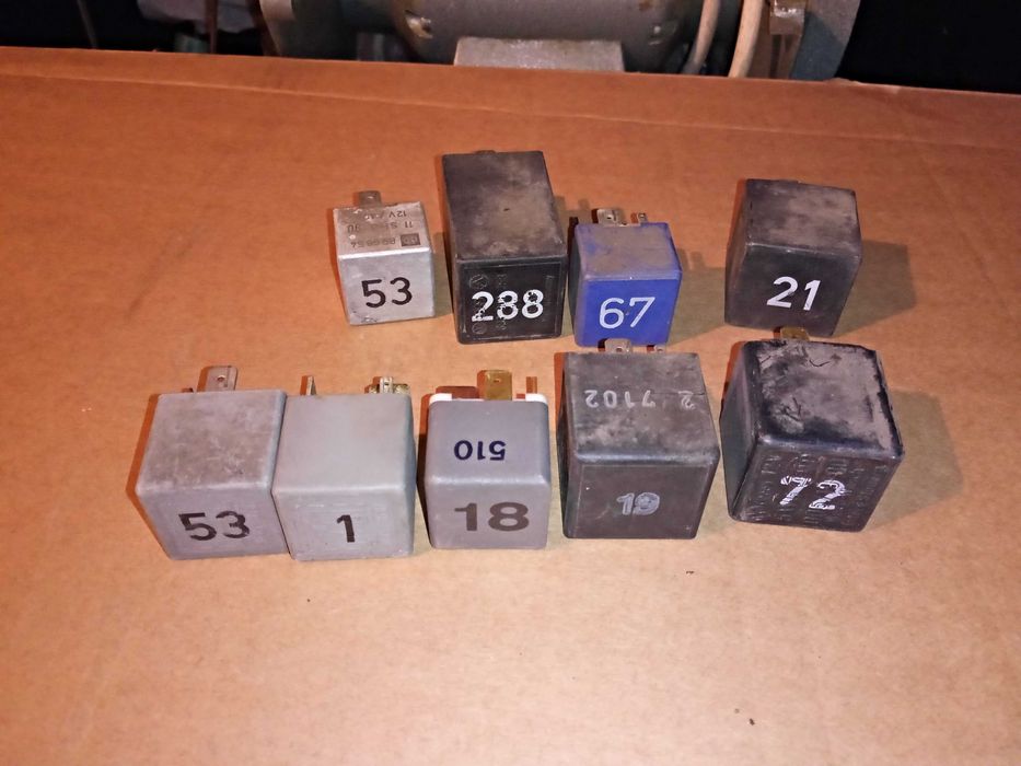 Пасат б3 комби на части. Колата е 1.8 RP 90
5 лв. / 2.56 €