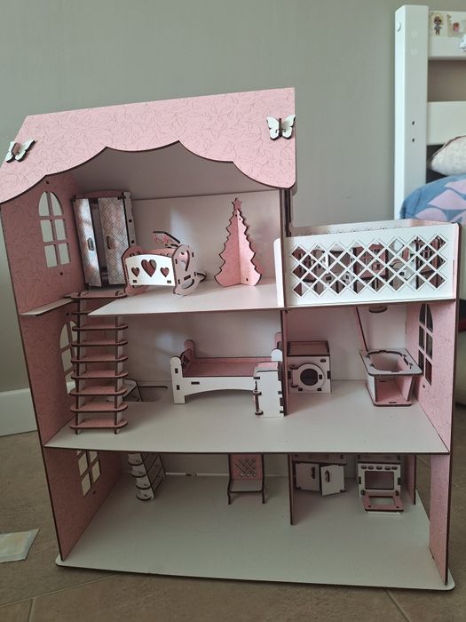 Продам деревянный домик для кукол