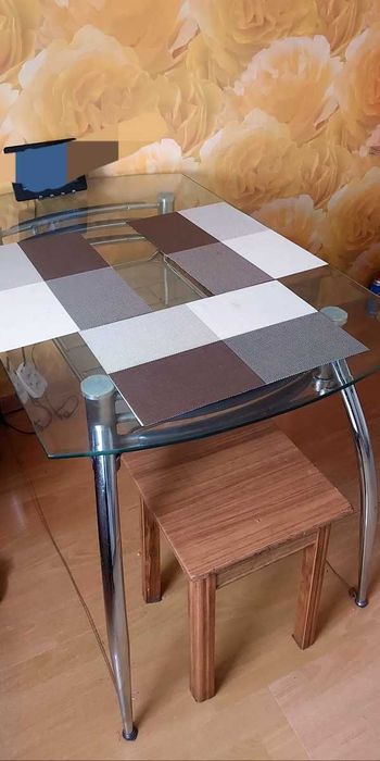 Продам стол для кухни стеклянный недорого
