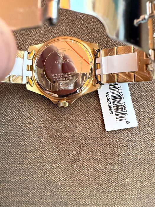 Чисто Нов Часовник GUESS