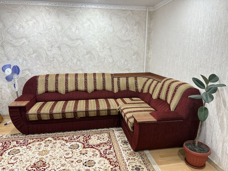 Продам диван в хорошим состояние!!!