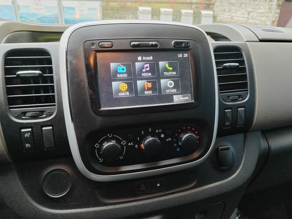 Vând Renault trafic varianta lunga