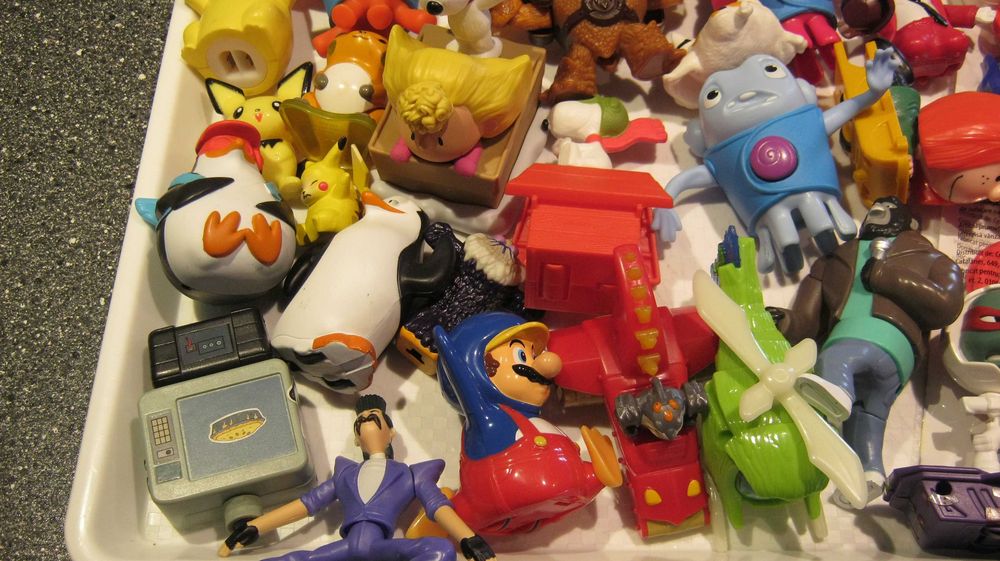 Mc.Donald's.Lot,peste 50 jucarii Happy Meal,plus bonus cadou.