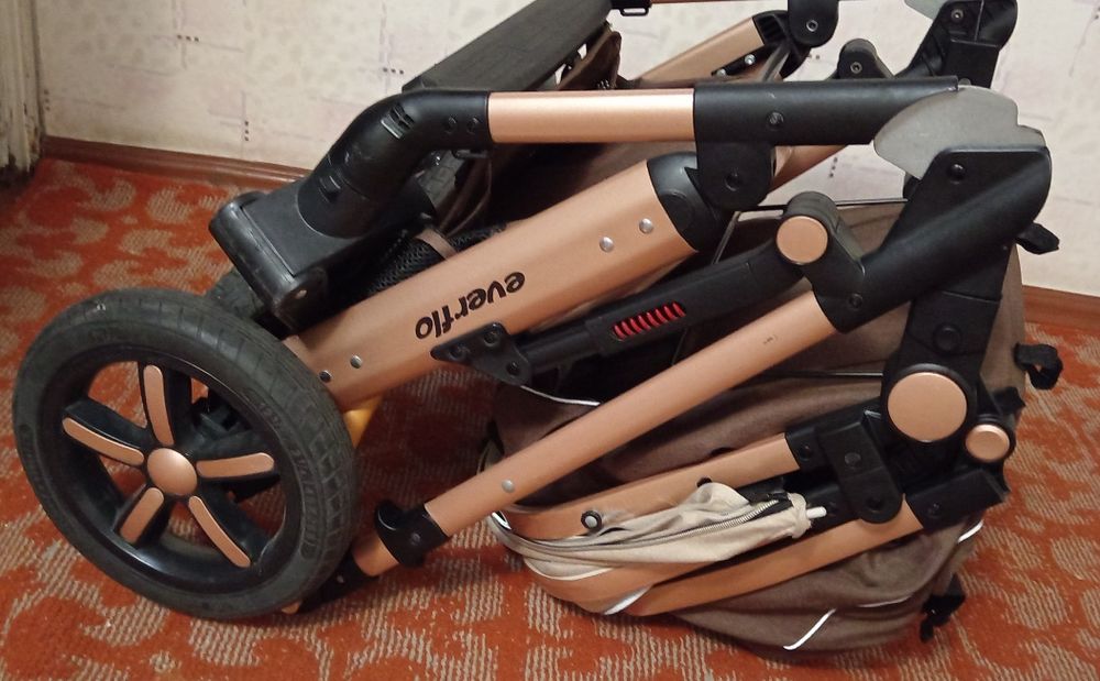 Продам коляску. Можно сидя, полулежа, лежа.