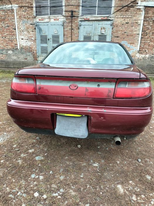 Машина Тойота Карина