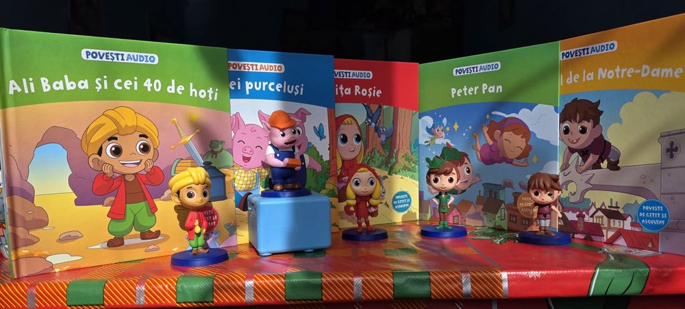 Vând Boxa audio litera plus 5 povești 
3 figurine audio