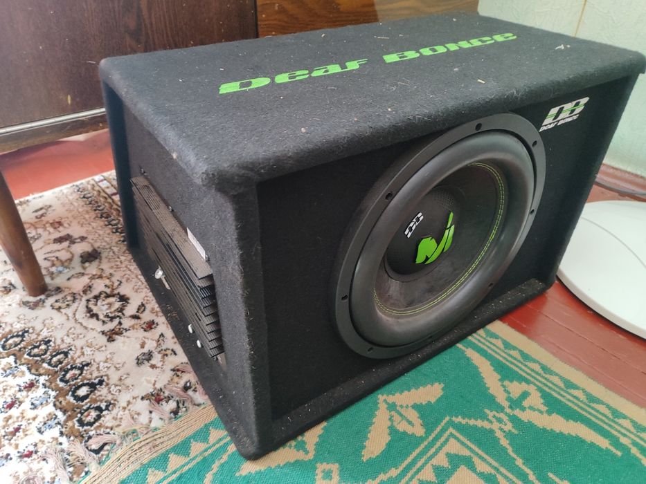 Сабвуфер Machete с усилителем. В отличном состоянии.