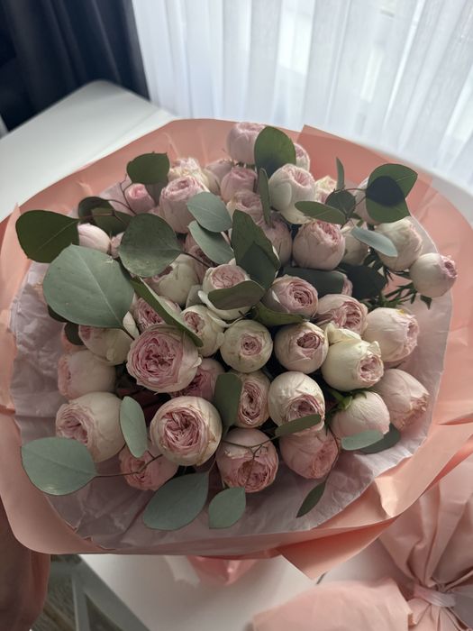 букет из пионовидных роз