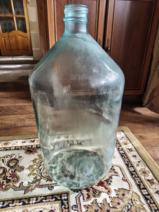 Продам бутыль 20 литров