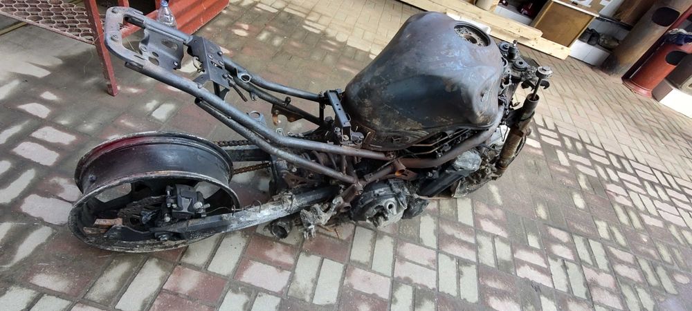 Kawasaki Z900, 2024, si Z900 2022 daune de Incendiu pt. piese sau..
